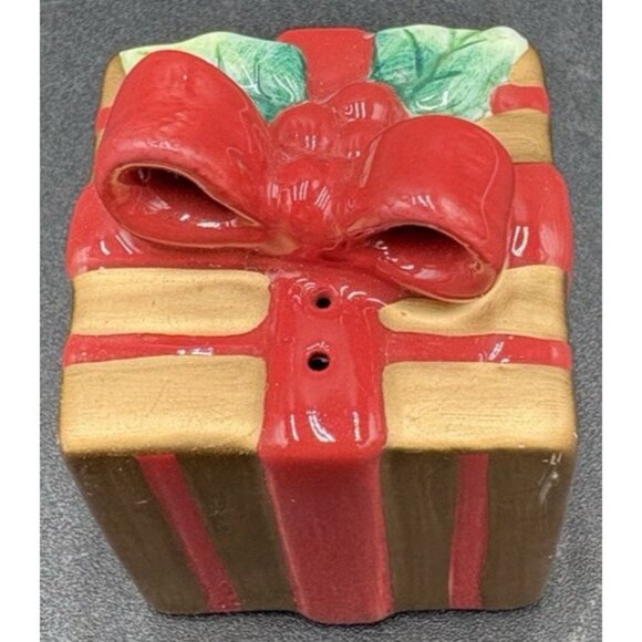 Christmas Salt or Pepper Shaker Holiday Gift Giving Small Ceramic EUC - Picture 3 of 6